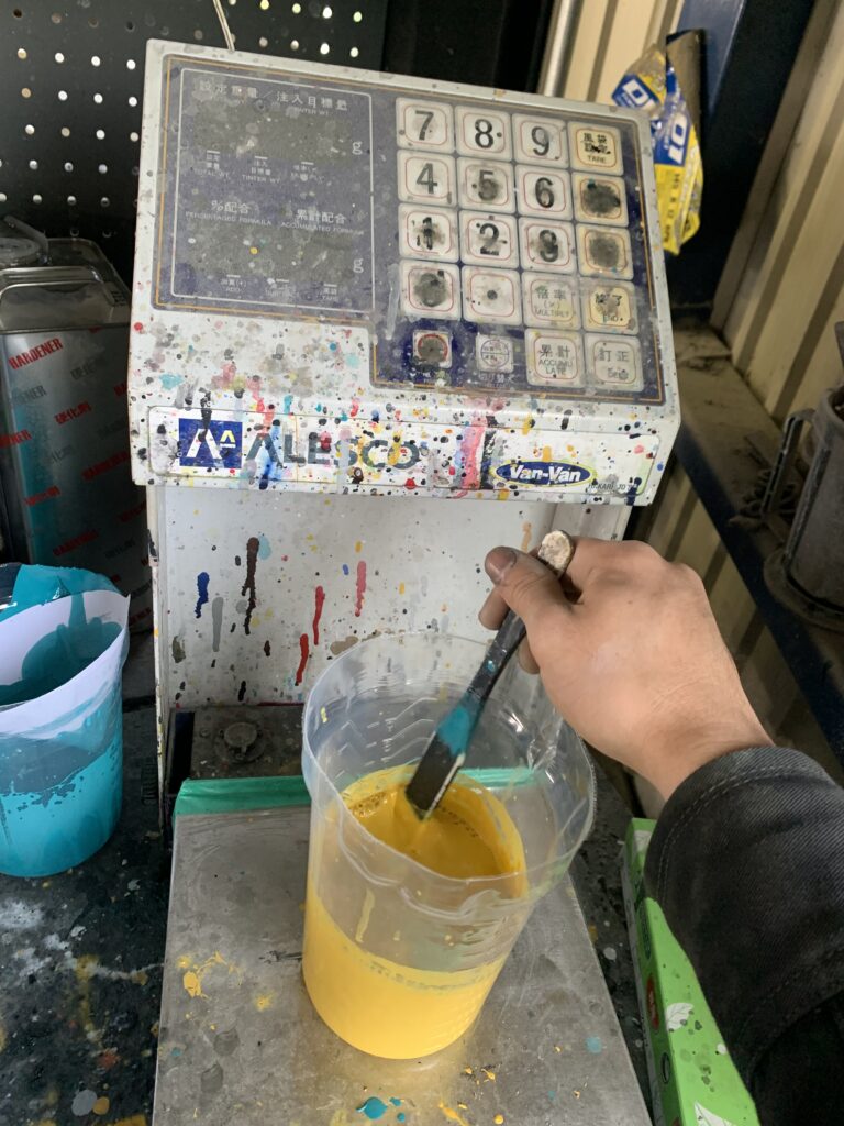 塗装 上塗り スプレーガン 板金塗装作業